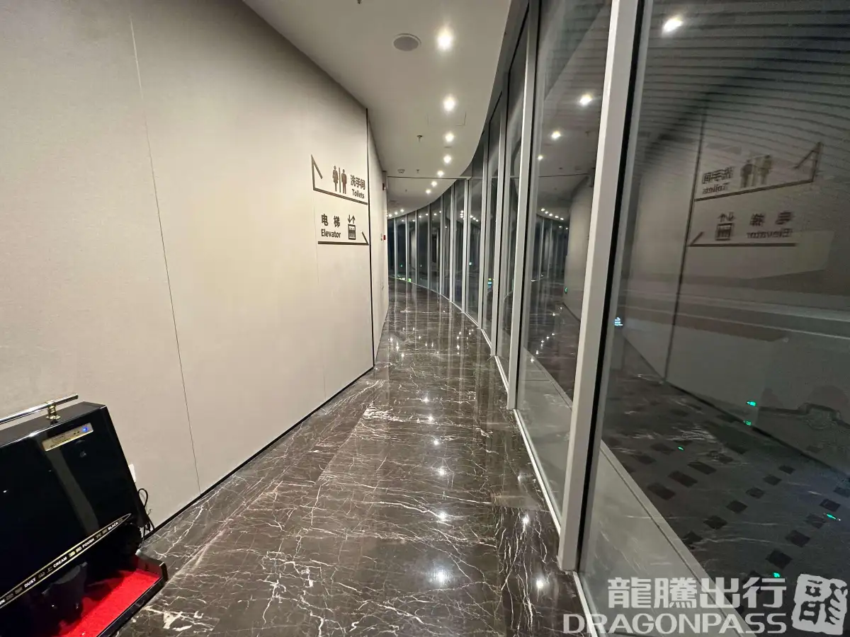 First Class Lounge – photos 6