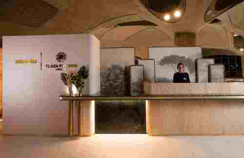 air-200007Plaza Premium Lounge (Departures)