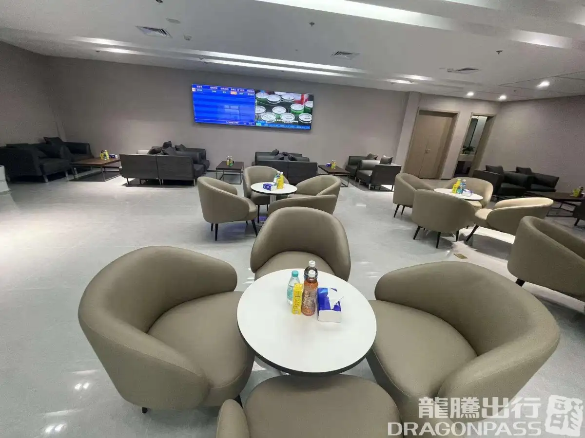 International First Class Lounge – photos 5