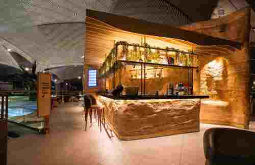 air-200007Plaza Premium Lounge (Departures)