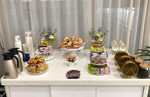 air-6852160商务座候车区