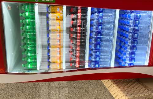 air-6852160商务座候车区