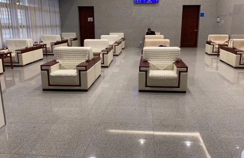 air-6852160商务座候车区