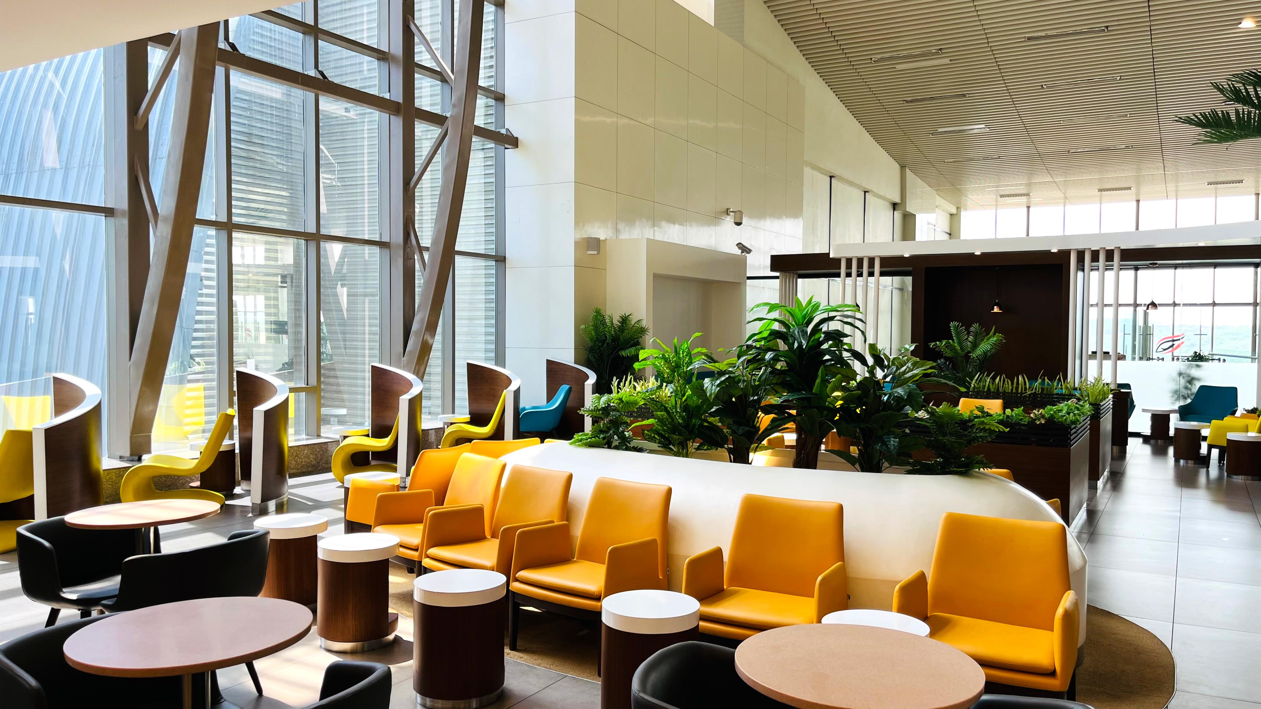 Pearl Lounge atmosphere, image 3