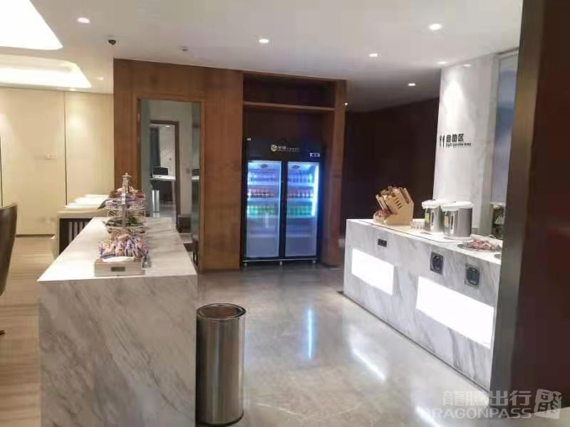 No. 16 First/Business Class VIP Lounge (Gates 49-53) atmosphere, image 5