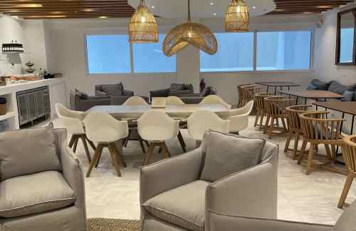 JMKYour Mykonian Luxury Lounge