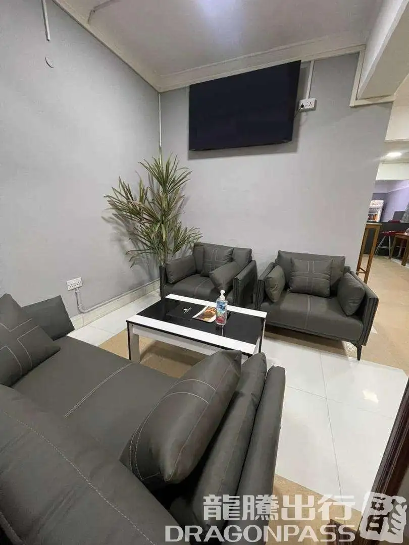 The Premium Lounge – photos 2