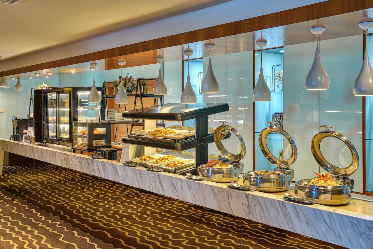 Sky Suite Lounge atmosphere, image 6