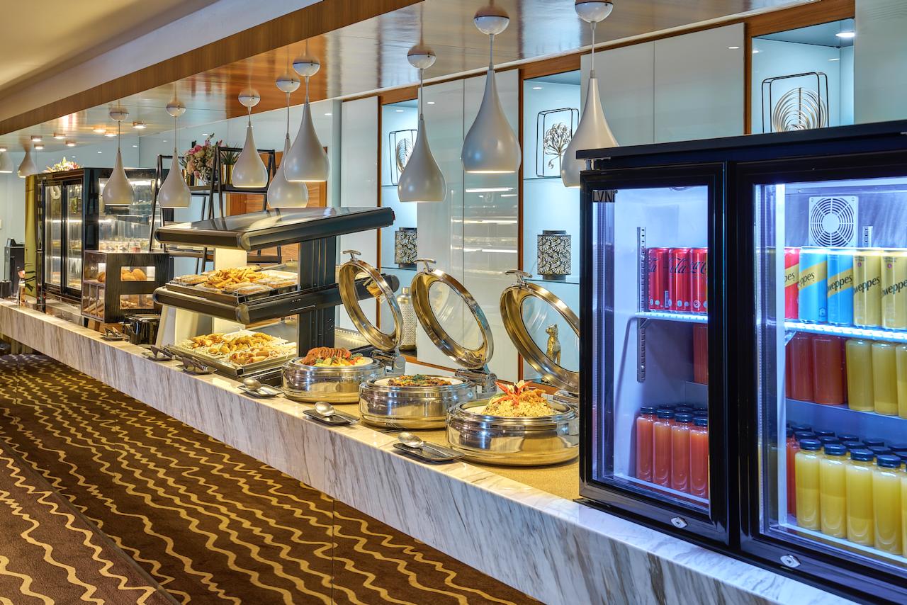 Sky Suite Lounge atmosphere, image 7