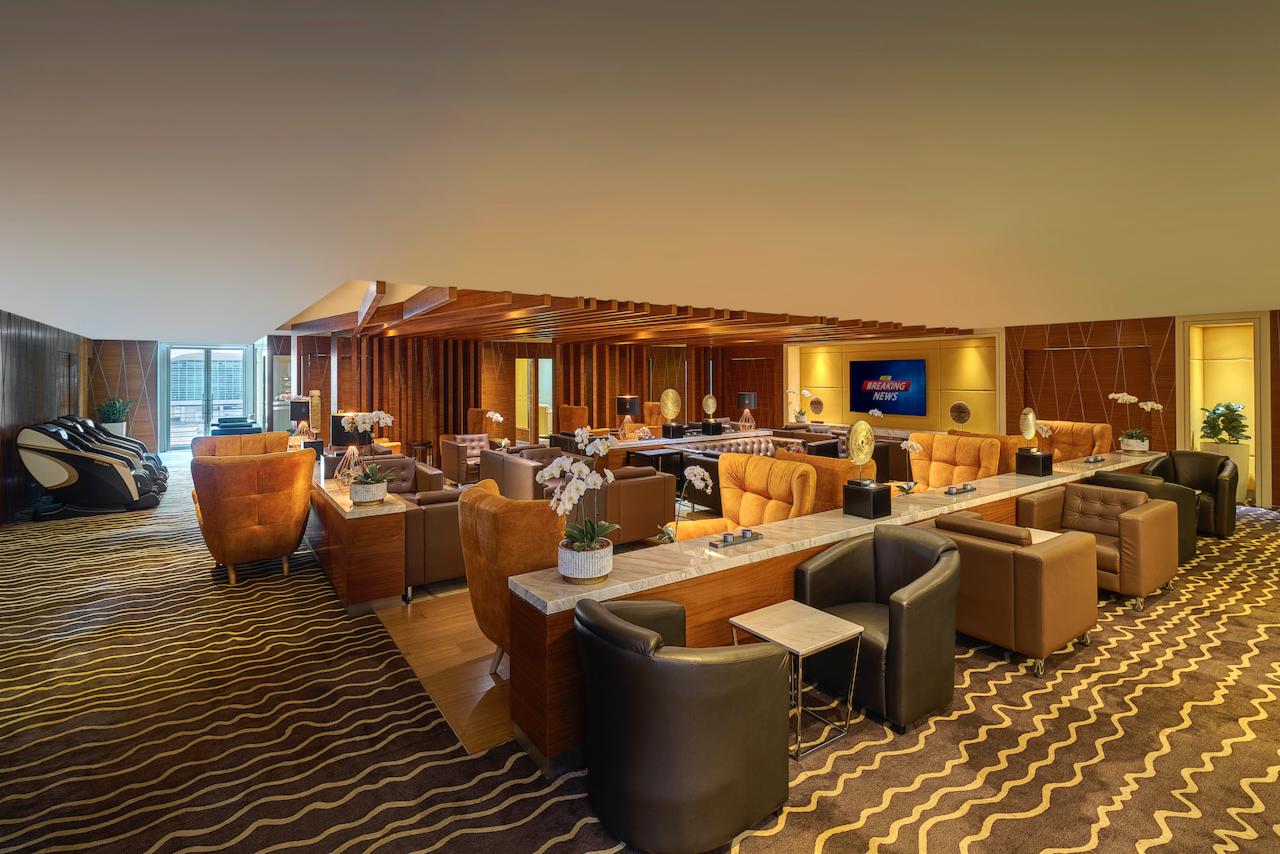 Sky Suite Lounge atmosphere, image 3