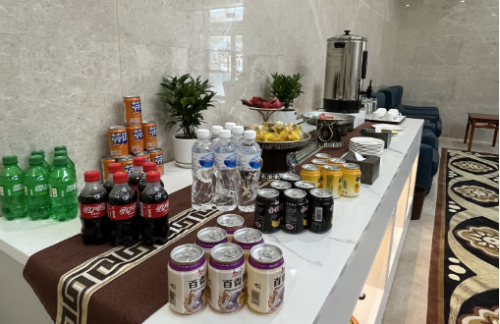 air-6852622商务座候车区