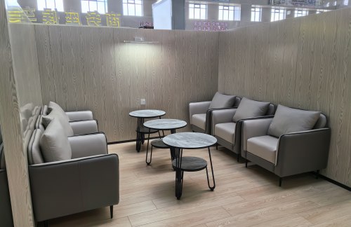 ccxz沈铁文旅商务座候车区