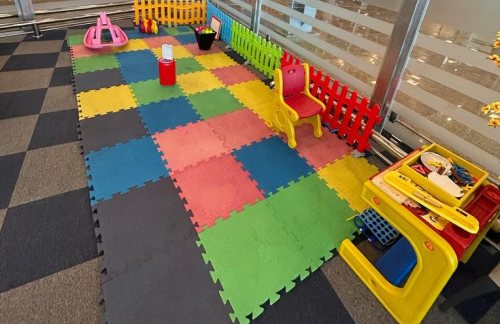 air-6852660Pearl Lounge