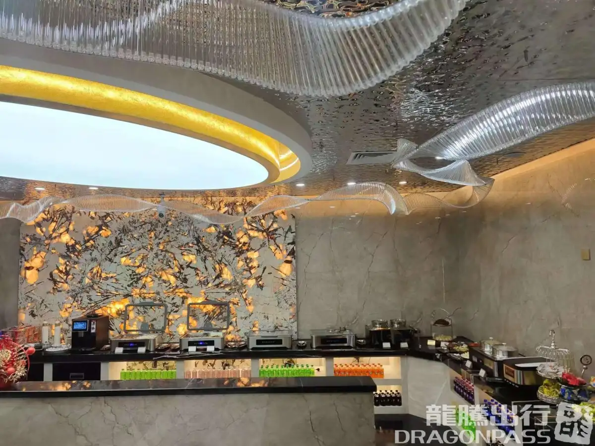 Domestic First Class Lounge (opposite Gate 10) – photos 2