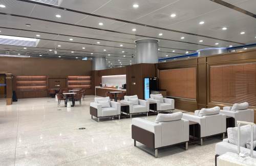 air-6852540商务座候车室