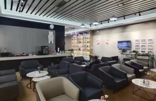 lzxz商务座候车区