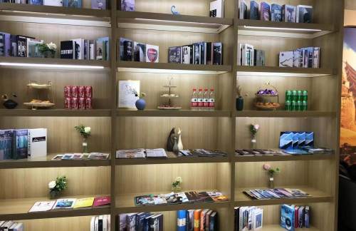 lzxz商务座候车区