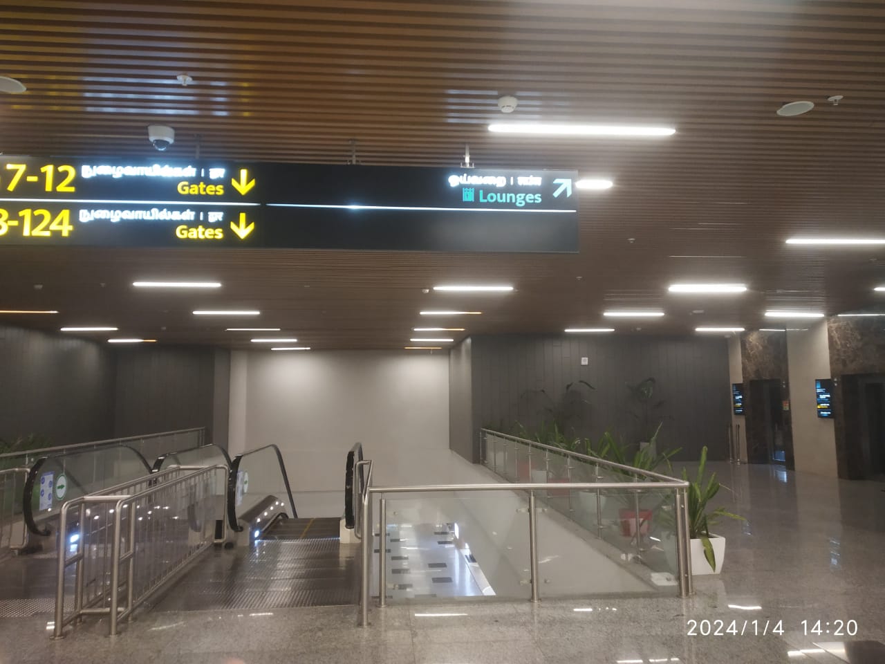 TFS Travel Club Lounge atmosphere, image 6