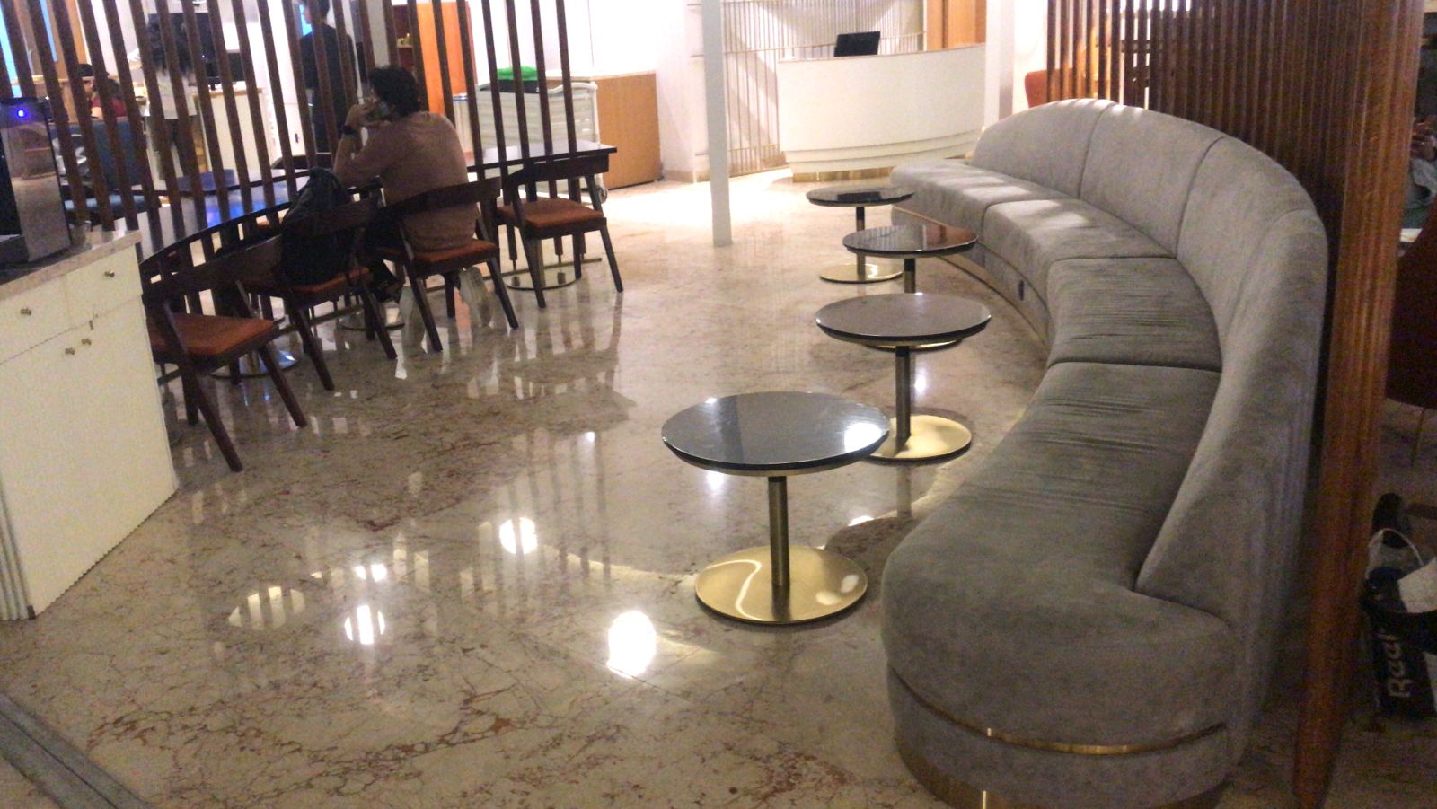 TFS Travel Club Lounge atmosphere, image 5