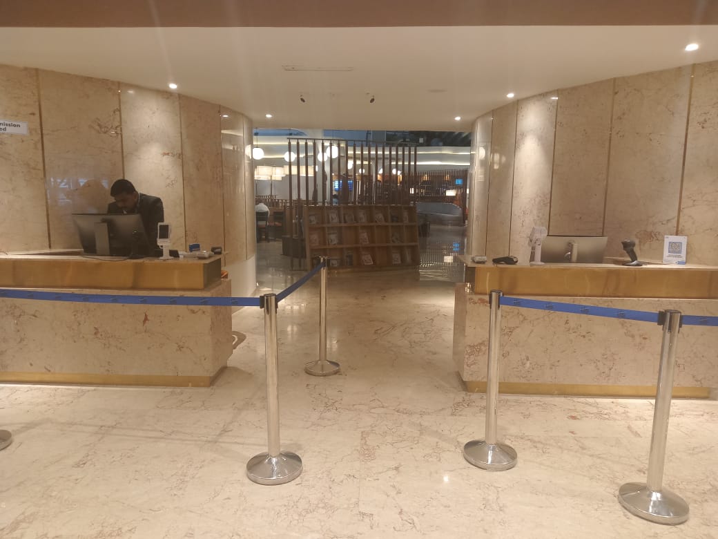 TFS Travel Club Lounge atmosphere, image 9