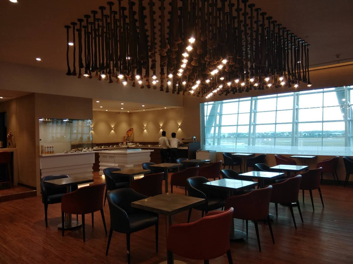 TFS Travel Club Lounge atmosphere, image 5