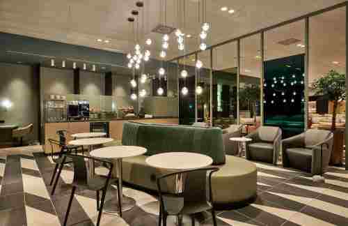 AMSAspire Lounge (No.41) T2