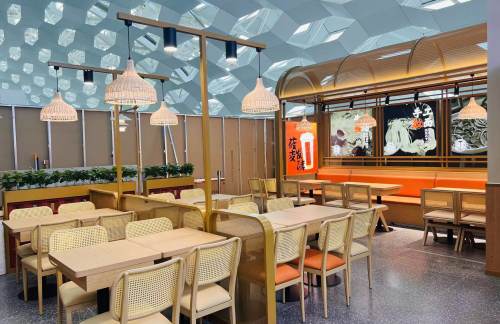 深圳宝安国际机场张拉拉手撕牛肉拉面(30号登机口旁)