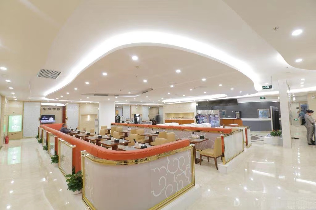Airport Easy A1 Lounge atmosphere, image 9