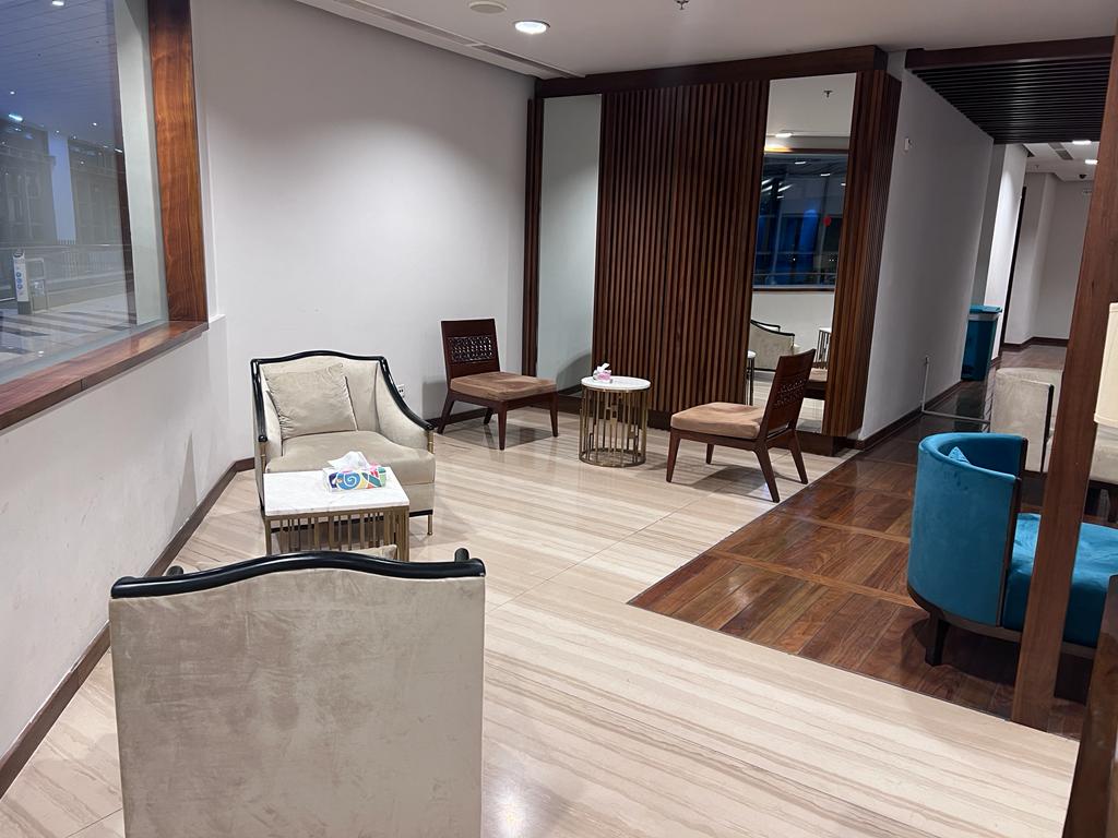 Domestic CIP Lounge atmosphere, image 2