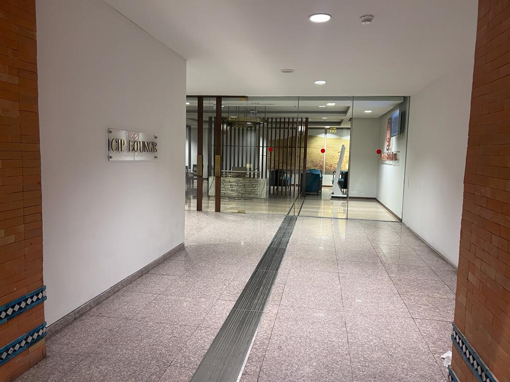 Domestic CIP Lounge atmosphere, image 5