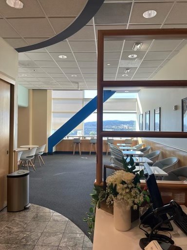 SFOGolden Gate Lounge