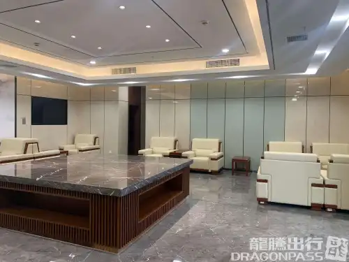 International first class lounge 3
