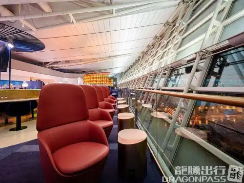 Oneworld Lounge (*Restrictions apply)