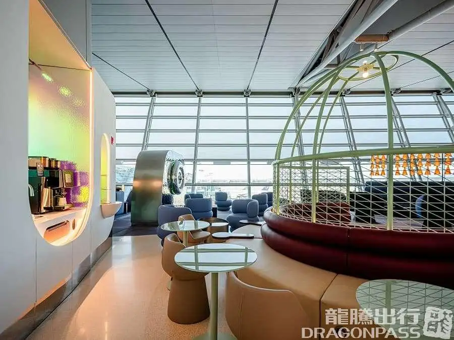 Oneworld Lounge (*Restrictions apply) – photos 7