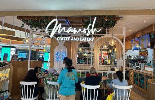 登巴萨伍拉·赖国际机场Mamosh