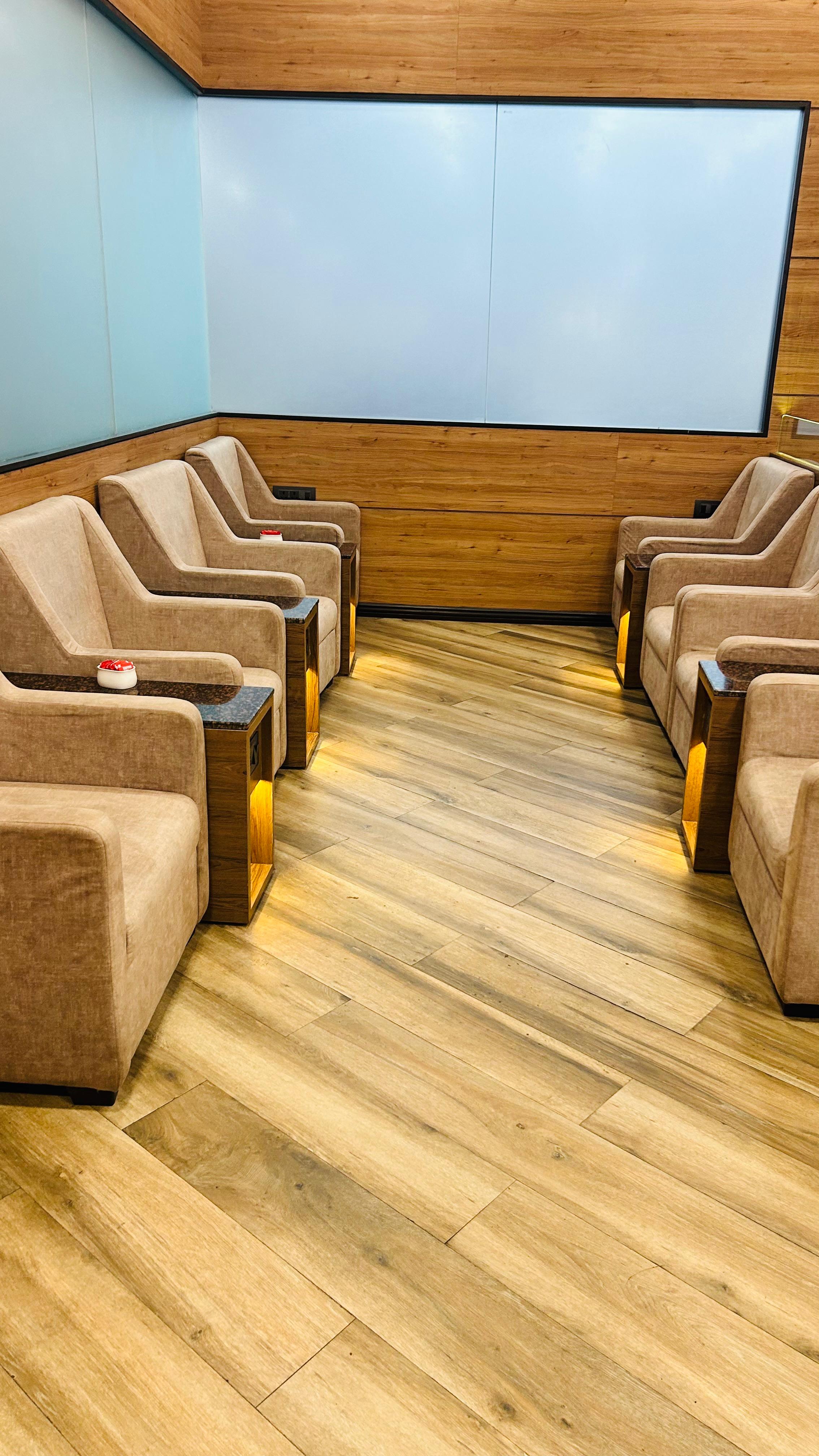 The Airr Lounge atmosphere, image 6