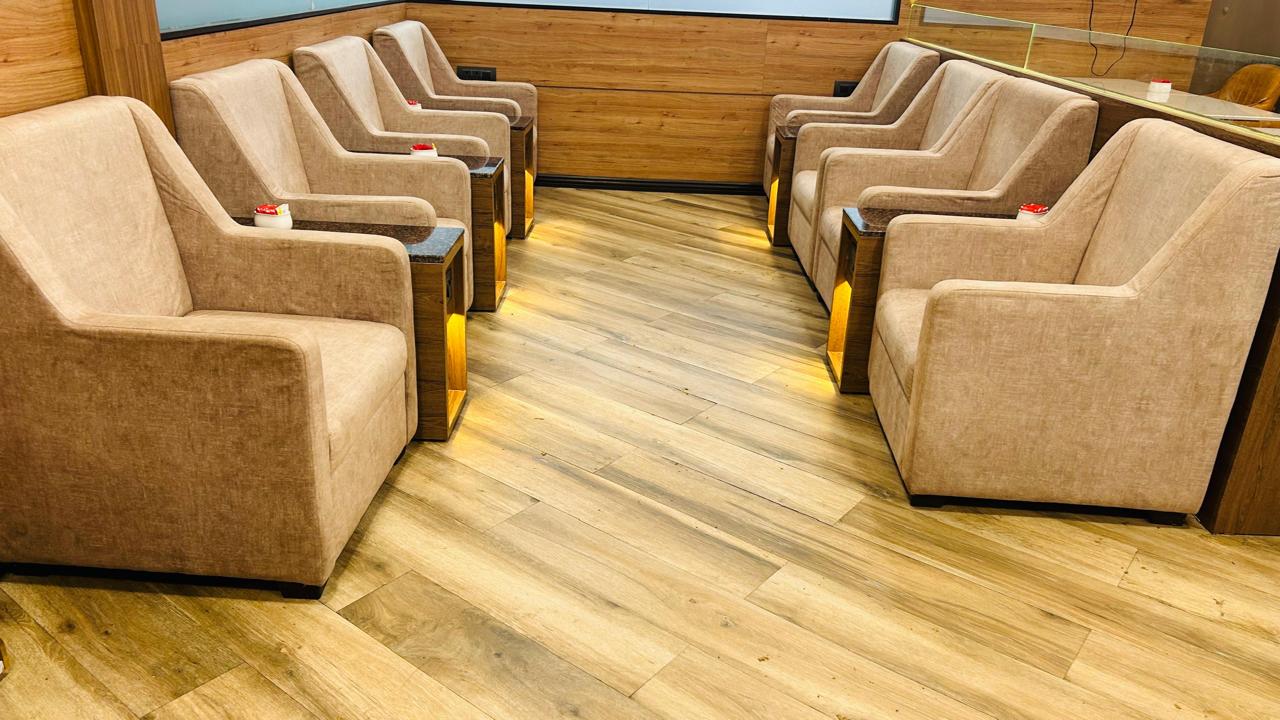 The Airr Lounge atmosphere, image 8