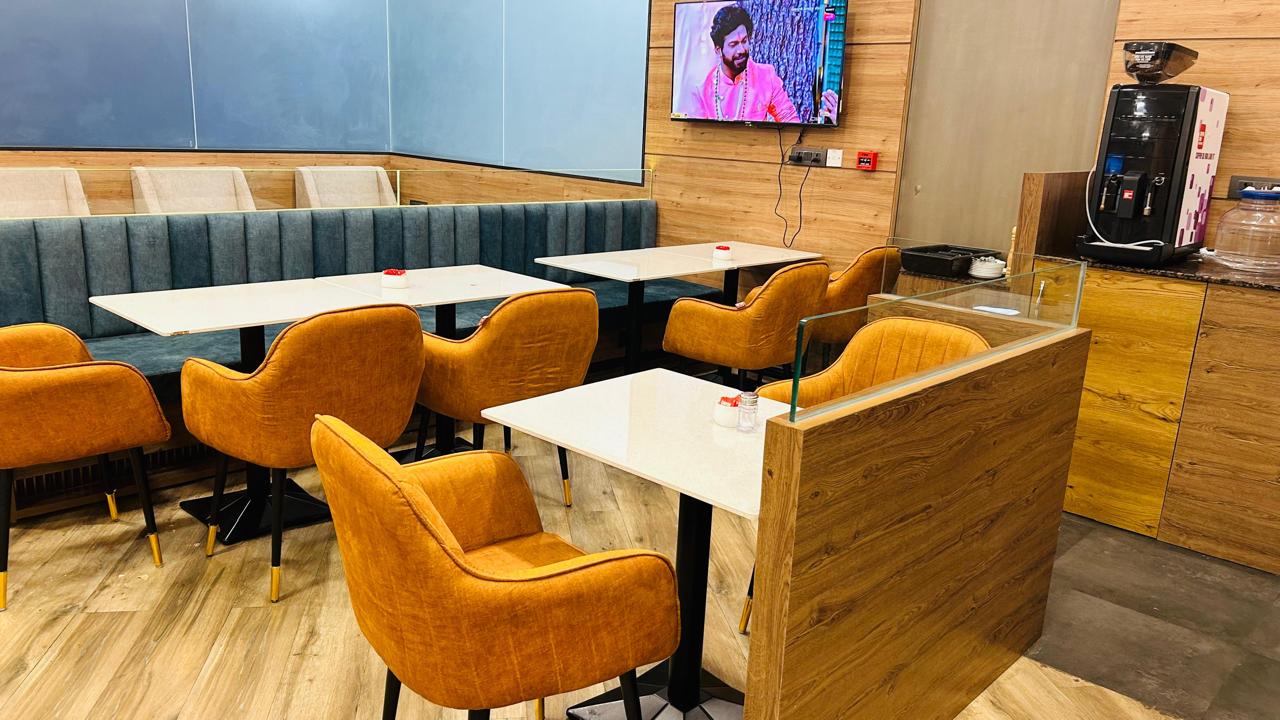 The Airr Lounge atmosphere, image 7