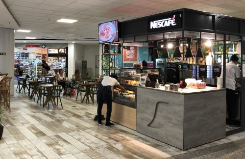 里约热内卢-加利昂安东尼奥·卡洛斯·若比姆国际机场NESCAFÉ