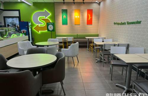 郑州东站赛百味二店（32B检票口上方）