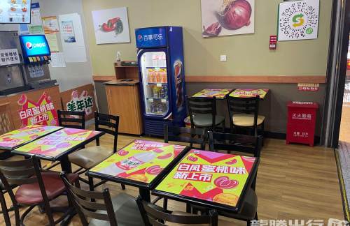 郑州东站赛百味一店（1A检票口楼上）
