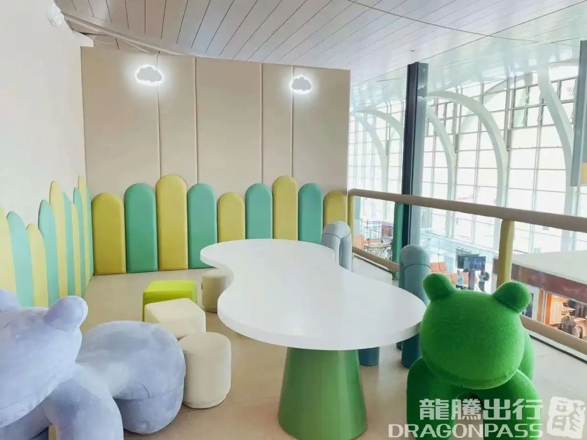 First Class Lounge – photos 11