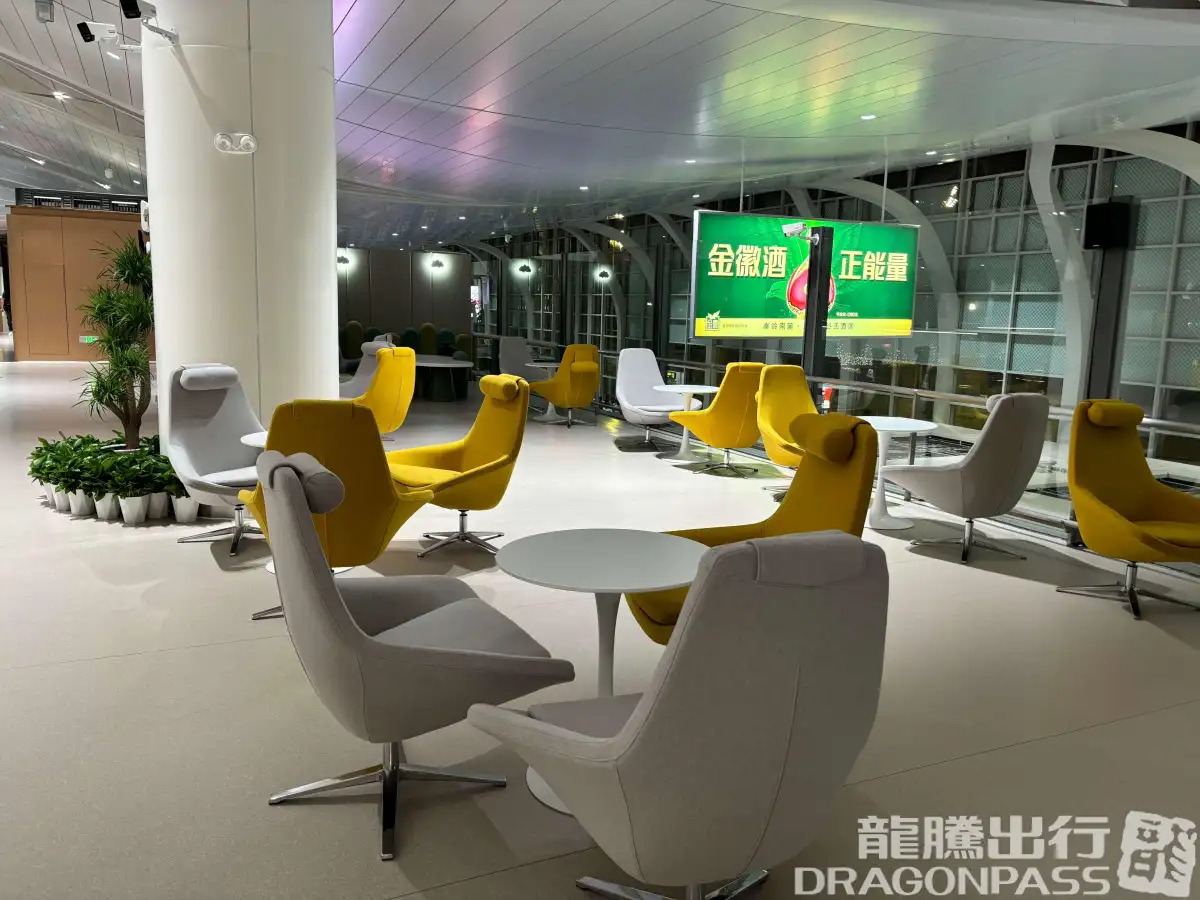 First Class Lounge – photos 14