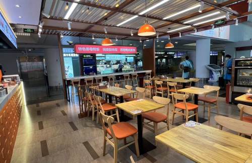 厦门高崎国际机场印象阿呆（国际10号登机口）