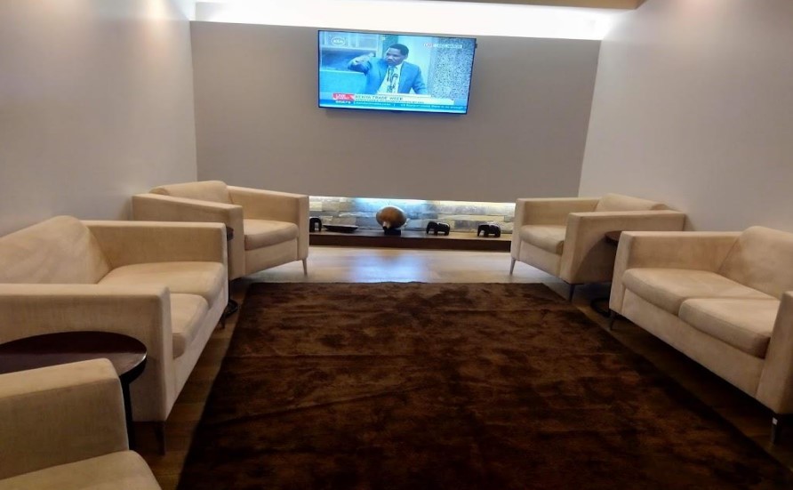 Kenya Airways Simba Lounge atmosphere, image 2