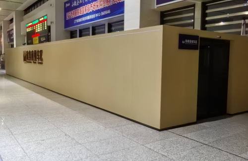 air-6851774商务座候车区