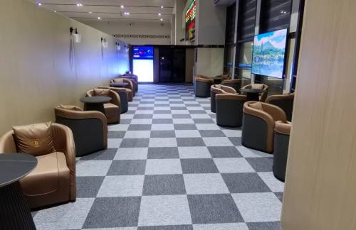 air-6851774商务座候车区