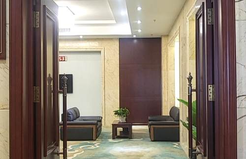 air-830325国内头等舱候机室