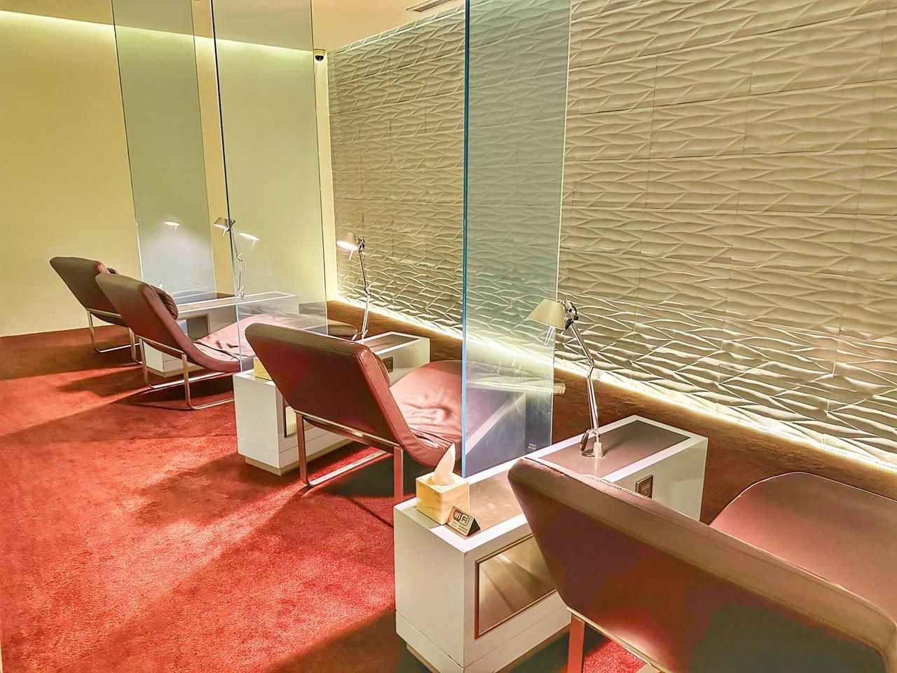 Wellcome Lounge atmosphere, image 3