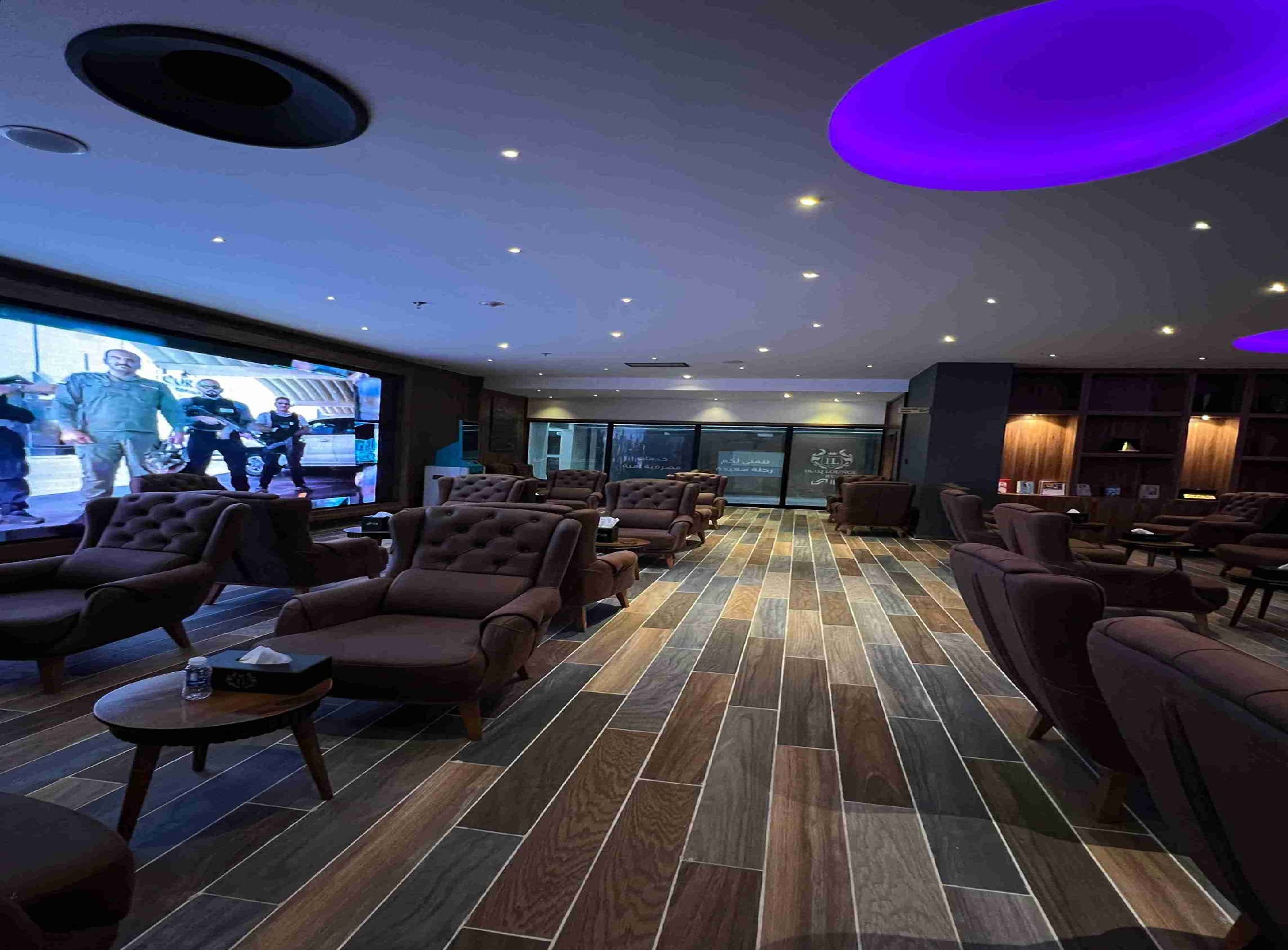 Iraqi Airways First Class Lounge atmosphere, image 3